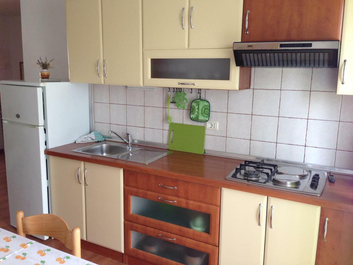 Leo Apartment